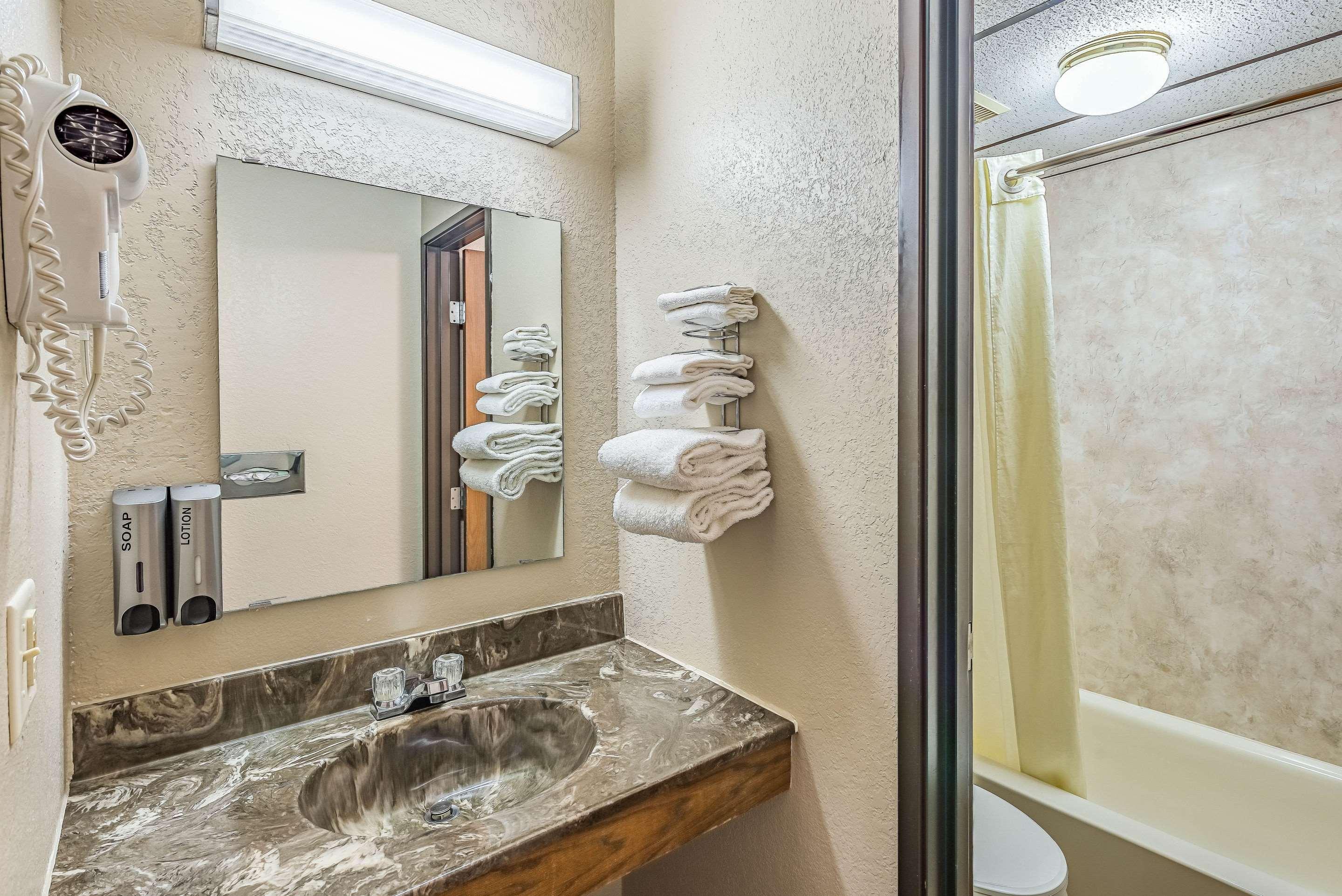 Rodeway Inn Saint Joseph Dış mekan fotoğraf